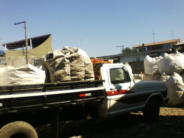 Roubo de Caminhão Ford F 4000 Branco